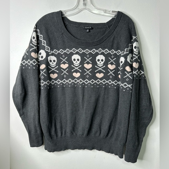 Torrid size 00(L) Gray Skull Pattern Sweater - Picture 3 of 9